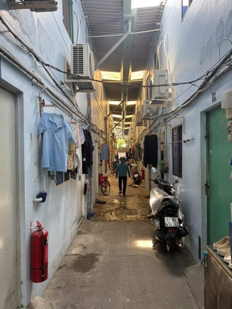 PHÙ HỢP XÂY CHDV - HẺM XE HƠI - P. BÌNH THUẬN Q.7 - 120M2 - NHỈNH 13T